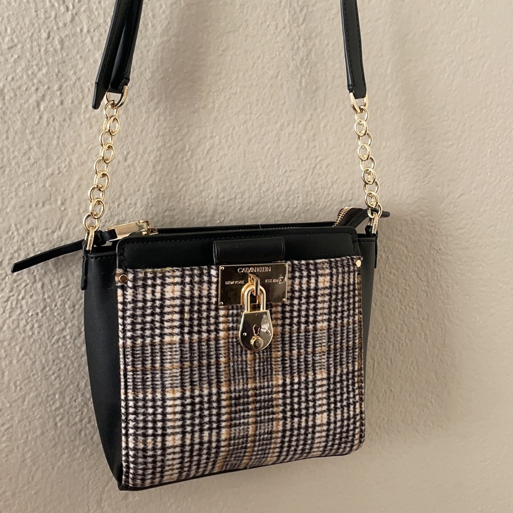 Calvin Klein shoulder bag with straps